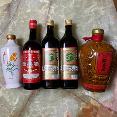 未開封の酒5本(芽台酒1.花彫紹興酒1.淡麗酩興酒2.特級陳年紹...