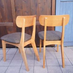 unico(ウニコ)のFIX(フィックス)シリーズのダイニングチェアー2脚