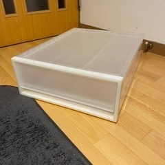 無印の収納ケース各サイズあります。