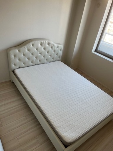 バロン　ダブルベッド(ホワイト・合成皮革)