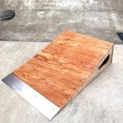 スケートボード　キッカー　ジャンプ台　ランプ　オーリーの画像