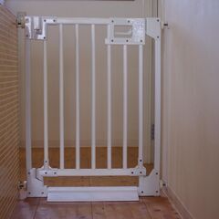 【値下げしました】A-KIDS 木製ベビーゲート ホワイトセレクトの画像