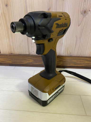中古 マキタ　M697D 14V  充電式 インパクトドライバ