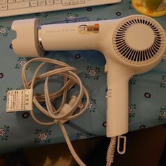 ヘアドライヤーNIB2600他ストレートアイロン、コテ