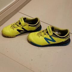 FURON V TF　イエロー×ブルー　【NewBalance|ニューバランス】サッカージュニアトレーニングシューズ　子ども　キッズ　サッカー靴

の画像