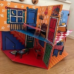 メイシーちゃんのあたらしいおうち　見開き絵本の画像