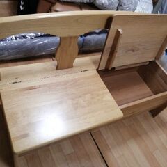 収納つき木製長椅子