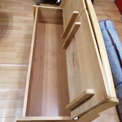 収納つき木製長椅子の画像