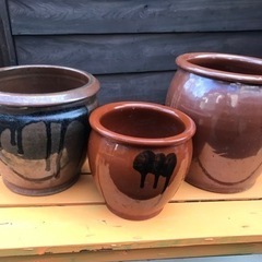 陶器かめ大中小の画像