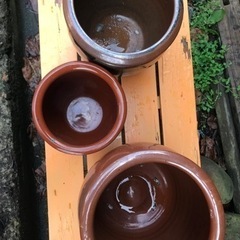 陶器かめ大中小の画像