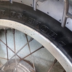 GB250 クラブマン　4型　前輪　タイヤの画像