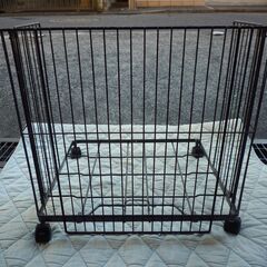 （取引中）キャスター付ファンヒーターガード　安全柵