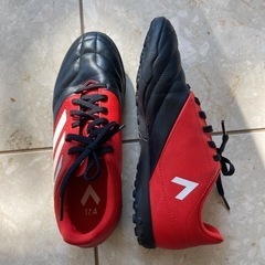adidas トレーニングシューズ　24cm