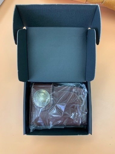 RED MOONの二つ折り革財布