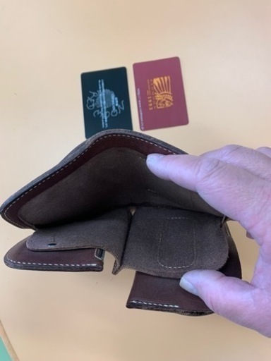 RED MOONの二つ折り革財布