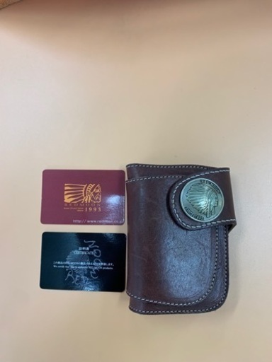 RED MOONの二つ折り革財布