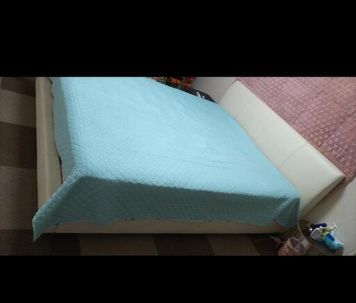 ベッドとマットレス　キングサイズ