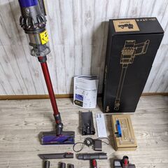 【美品】dyson ダイソン コードレス掃除機 SV12 V10 fluffy 元箱あり 付属品全揃い サイクロン式掃除機 レッド系 コードレス ハイパワー