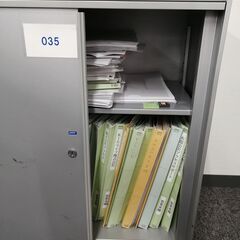 鍵付きキャビネット　無料でお譲りします。の画像