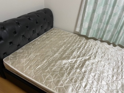 【12月末まで】ダブルベッド　マットレス付き