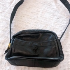 本革　ショルダーバッグ　レディース  イタリア製　黒　ブラック　...