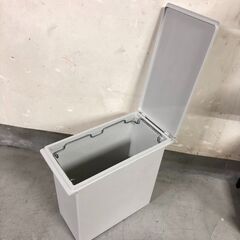 ✨🔔格安１００円商品🔔✨美品 蓋付きゴミ箱 中古家具の画像