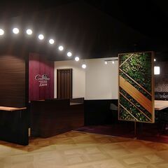 トレカ好き歓迎【女性のスタッフ募集】内装にこだわったお洒落なカードショップ。町田 小田急線と横浜線 徒歩５分以内　時給1050円～ 歩合給、手当豊富 コレクター向けがコンセプトのカードショップ&レンタルショーケースルームですの画像