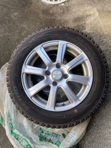 スタッドレスタイヤ　4本