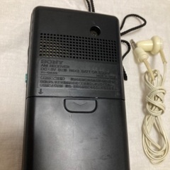 AM ポータブルラジオ　イヤホン付き中古の画像