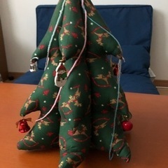 ハンドメイド　赤ちゃんが触れるクリスマスツリー　パッチワーク　クリスマス飾りの画像