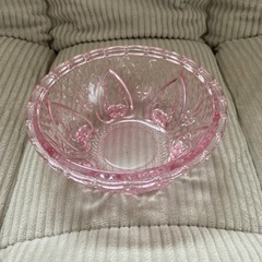 ガラス　皿　ピンク