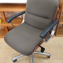 【20万円】ウチダ UCHIDA EX-600 イーエックス-600 シリーズ EX-620 1-229-6000 背ウォールナット色タイプ 布張り ローバック 肘付き アームチェア 検索 ウォールナット ウォルナット プライウッド 内田洋行 エグゼクティブチェア オフィスチェア OAチェア デスクチェア ローズウッド Pollock  ポロックチェア GIROFLEX ジロフレックス ハーマンミラー HermanMiller スチールケース steelcase OKAMURA オカムラの画像