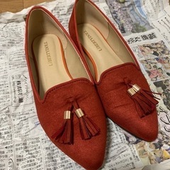 赤いぺったん靴