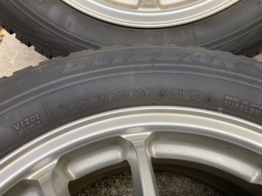 205/60R16  スタッドレスタイヤ　ホイール4本セット　15,000円