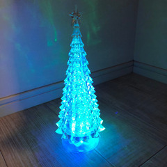 LEDで光るツリーの画像
