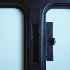 体重計　ヘルスメーター　体組成計。薄型、強化ガラスの画像
