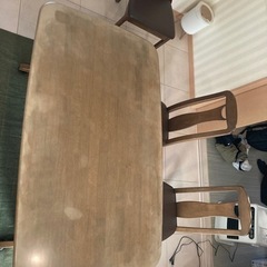 ダイニングテーブルの画像