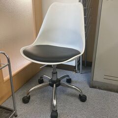 イス 樹脂製　1脚 A