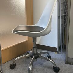 イス 樹脂製　1脚 Aの画像