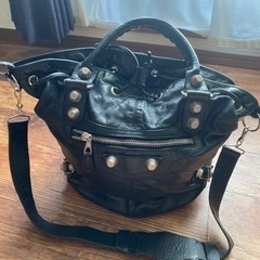 バレンシアガ　ジャイアントポンポン　美品