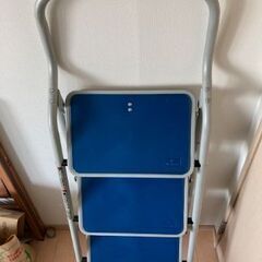 脚立　３段の踏み台　室内用　丈夫でしっかり