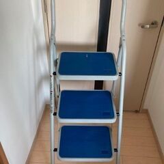 脚立　３段の踏み台　室内用　丈夫でしっかりの画像