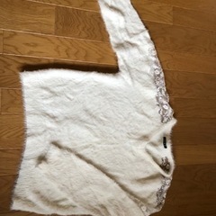 白ニットの画像
