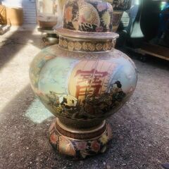 特大の壺 薩摩焼？の画像