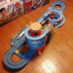 トミカ　びゅんびゅんサーキットとビッグタワーサーキットセットの画像
