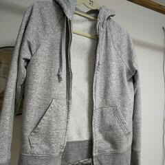 レデースMユニクロパーカー