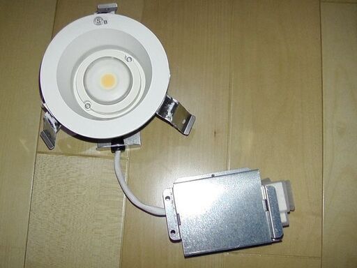 再値下げしました。4個纏めて1000円です。パナソニックの昼光色ダウンライト