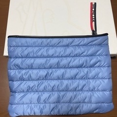 正規品　モンクレール　クラッチバック ライトブルー 中古 値下げしました❗️の画像