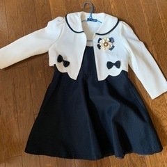 卒園式、入学式の女の子のフォーマルスーツ