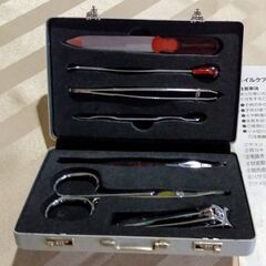 未使用保管品　ネイルケアセット・薬ケースの画像